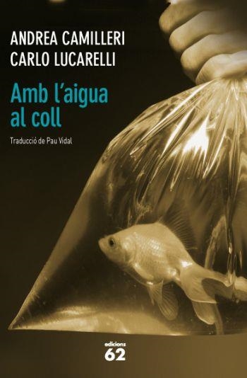 AMB L'AIGUA AL COLL | 9788429768756 | CAMILLERI, ANDREA / LUCARELLI, CARLO | Llibreria La Gralla | Llibreria online de Granollers