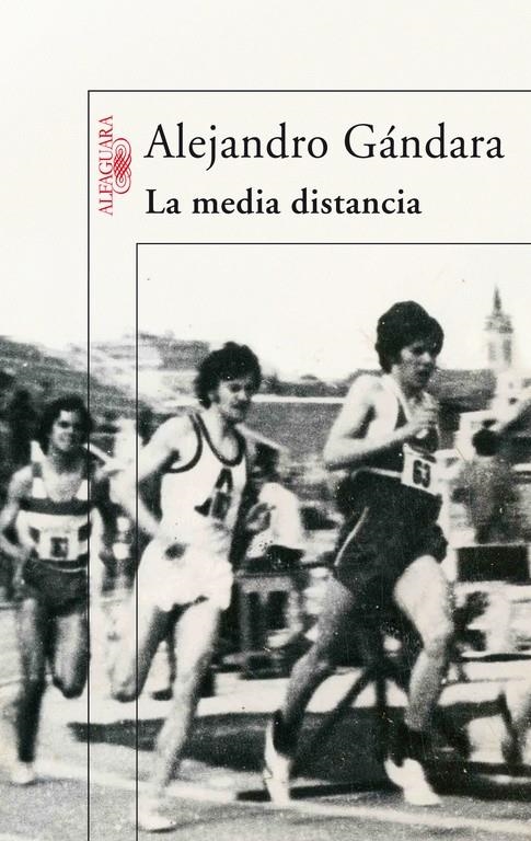 MEDIA DISTANCIA, LA | 9788420474311 | GANDARA, ALEJANDRO (1957- ) | Llibreria La Gralla | Llibreria online de Granollers